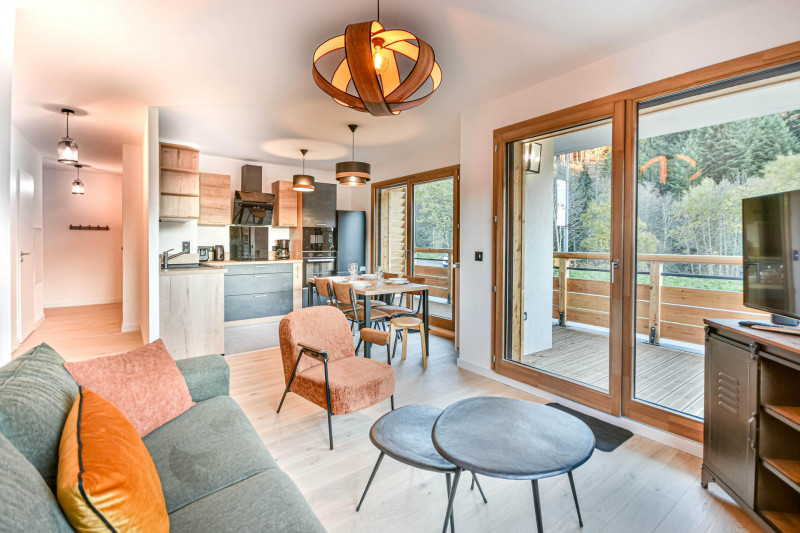 _lv_images__lot_0020392476_01_18490817