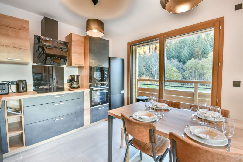 _lv_images__lot_0020392476_04_18490820