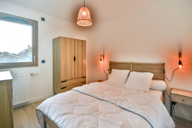 _lv_images__lot_0020392476_08_18368396