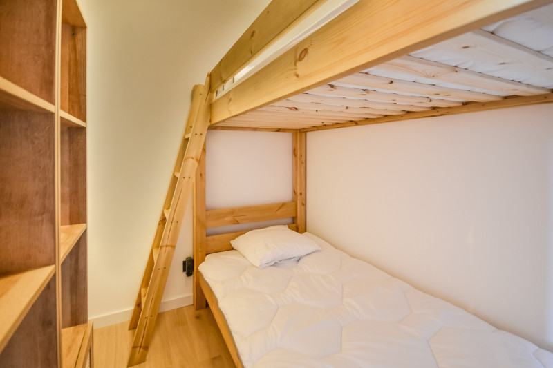 _lv_images__lot_0020392476_09_17736884