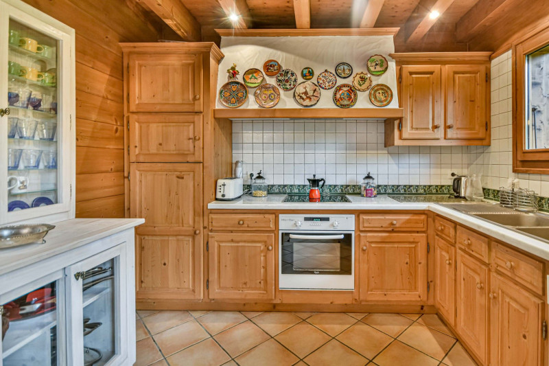 _lv_images__lot_0020392479_04_18377536