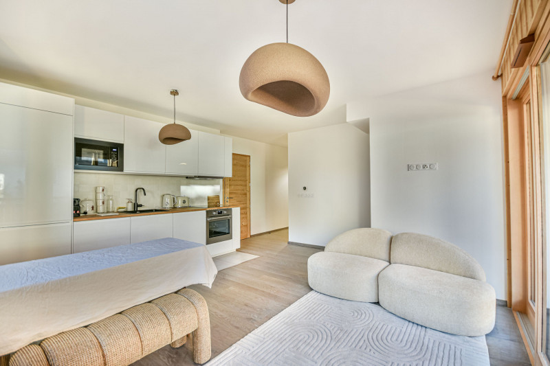 _lv_images__lot_0020392483_04_19118687