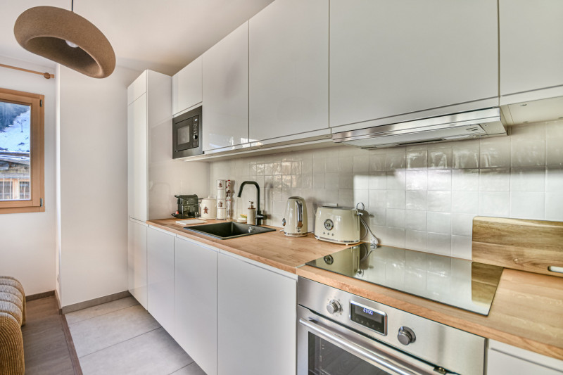 _lv_images__lot_0020392483_06_18801205