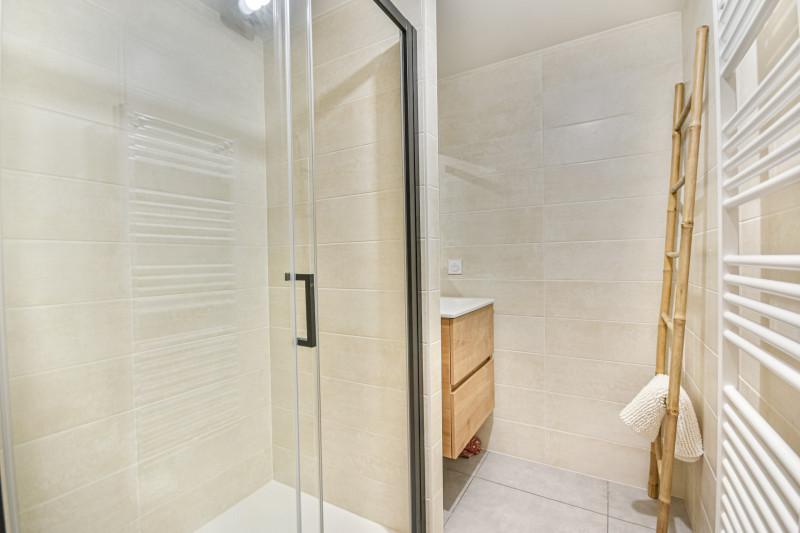 _lv_images__lot_0020392483_13_18801212