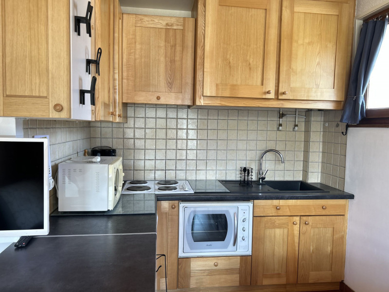 _lv_images__lot_0109021890_03_18804977