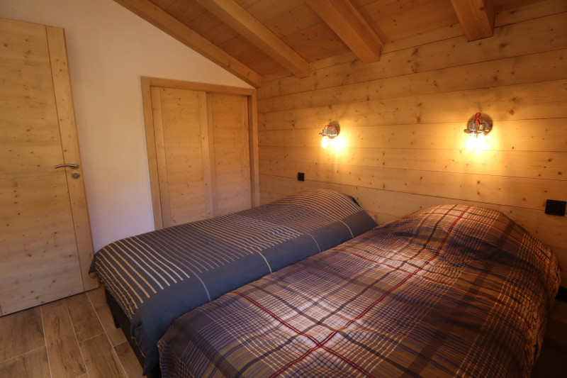 _lv_images__lot_0109021977_10_18428174