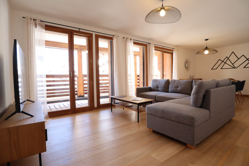 _lv_images__lot_0109022047_02_18928329