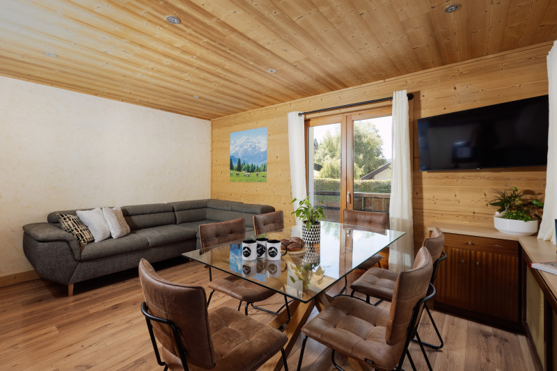 Alpine-nest-salle-a-manger-salon-location-appartement-chalet-les-gets