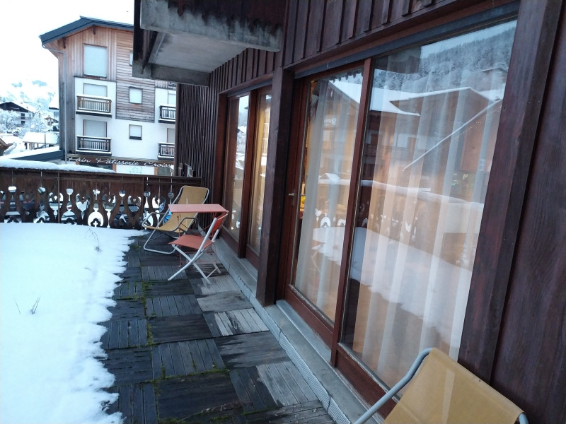 Ambre-Chery-terrasse-location-appartement-chalet-Les-Gets
