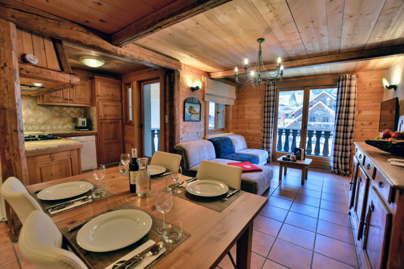 appartement-des-pistes-salon-salle-a-manger-location-appartement-chalet-Les-Gets