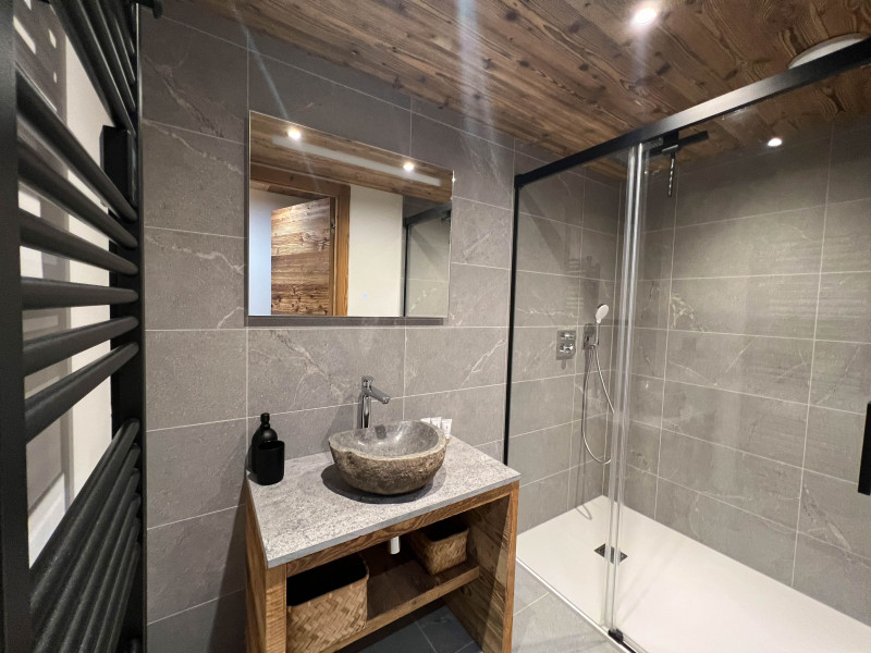 appartement-nagano-salle-de-bain-location-appartement-chalet-Les-Gets
