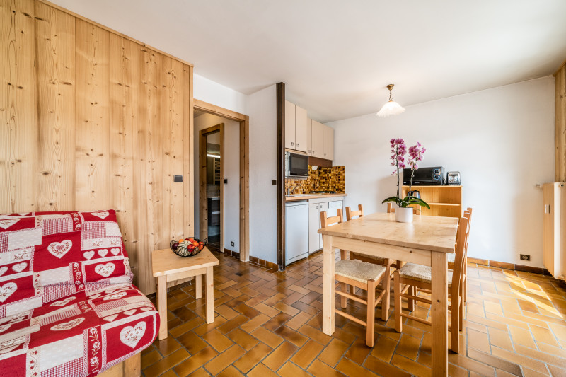 Arc-en-ciel-salle-a-manger-appartement-chalet-Les-Gets