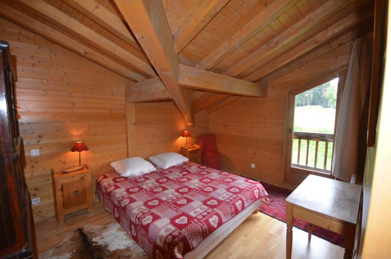 Atout-coeur-chambre4-lit-double-balcon-location-appartement-chalet-Les-Gets