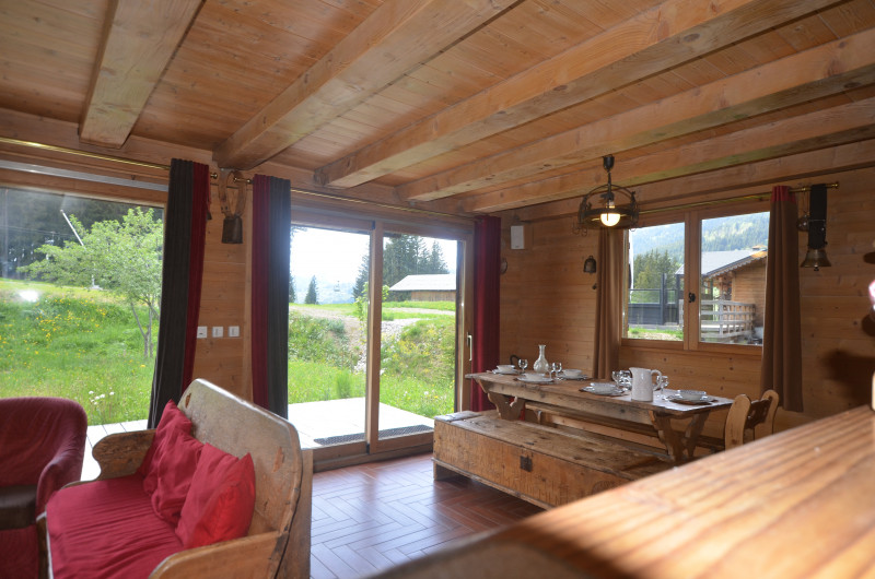 Atout-coeur-salon-salle-a-manger-location-appartement-chalet-Les-Gets