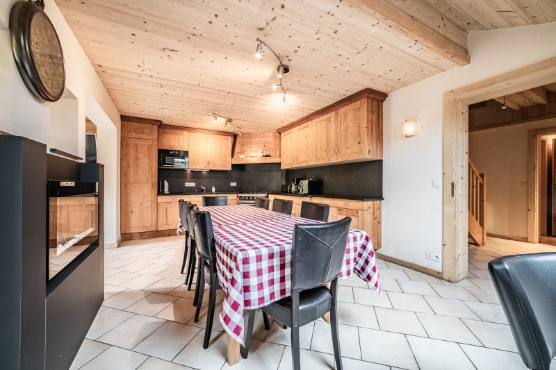Azalees-7-cusine-salle-a-manger-location-appartement-chalet-Les-Gets Azalees-7-cusine-salle-a-manger-location-appartement-chalet-Les-Gets