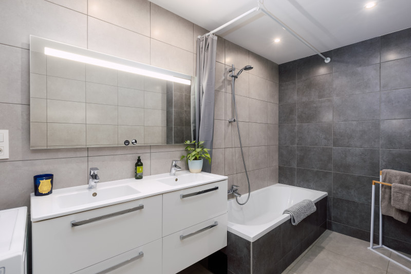 Azallees-1-salle-de-bain-location-appartement-chalet-Les-Gets