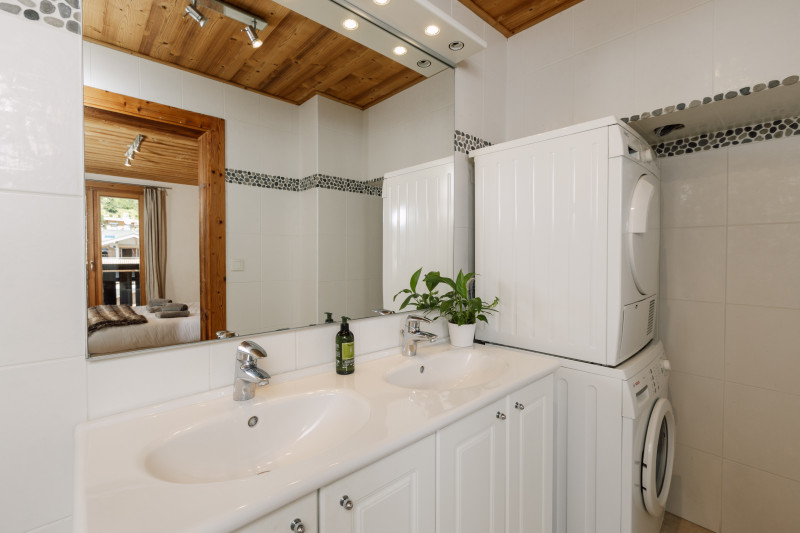 Azallees-5-salle-de-bain-location-appartement-chalet-Les-Gets