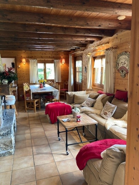 Baquera-salon-sejour-location-appartement-chalet-Les-Gets