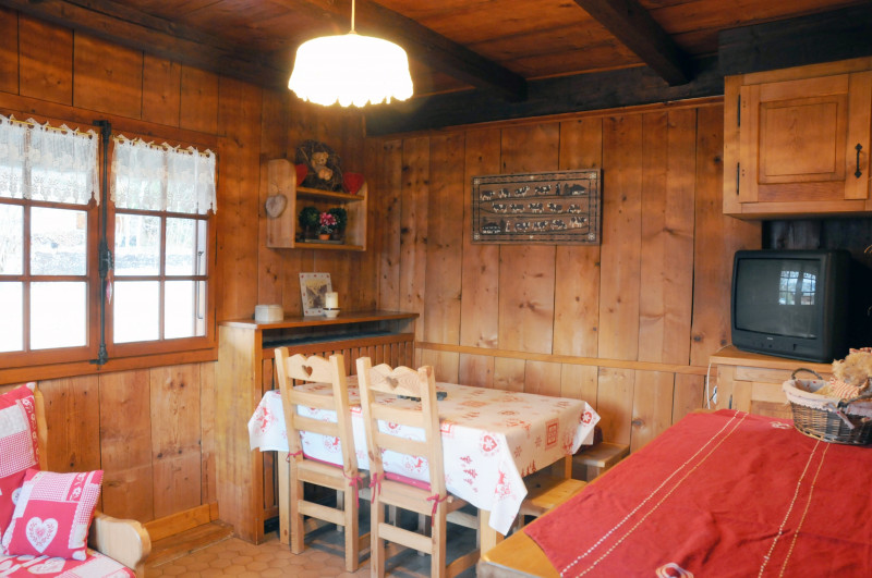 benevy-salon-salle-a-manger-location-appartement-chalet-Les-Gets