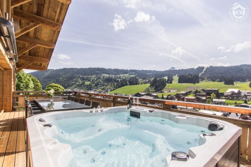 Berio-exterieur-jacuzzi-location-chalet-appartement-Les-Gets