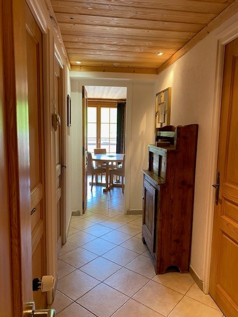 Berthet-Sports-Gentianes-couloir-location-appartement-chalet-Les-Gets