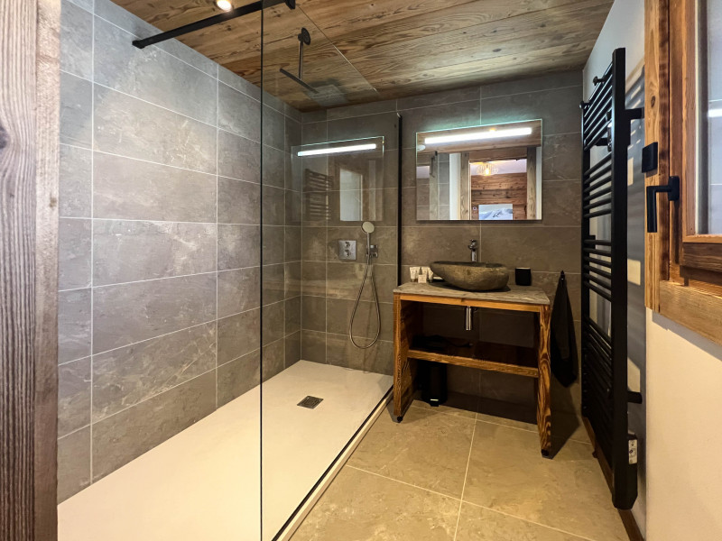boule-de-neige-102-salle-de-bain-douche-location-appartement-chalet-Les-Gets