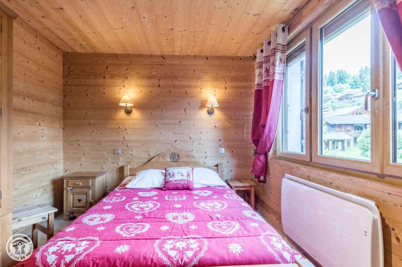 bouton-d-or-chambre1-location-appartement-chalet-Les-Gets