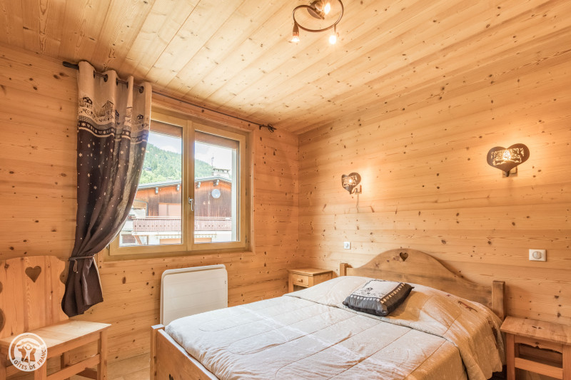 bouton-d-or-chambre2-location-appartement-chalet-Les-Gets