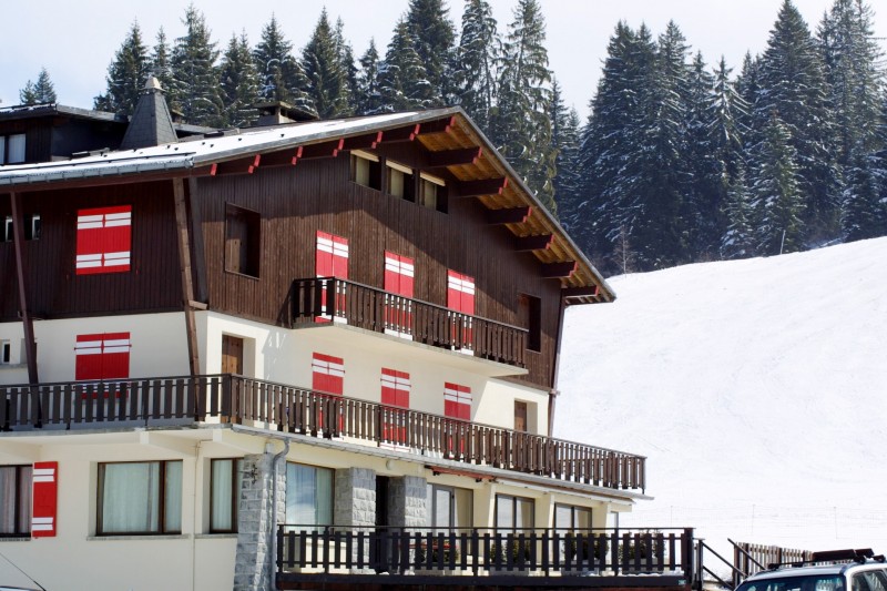 Caribou-1-exterieur-hiver-location-appartement-chalet-Les-Gets