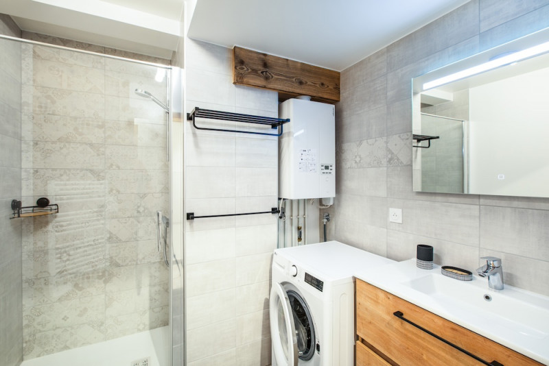 Carmine-A201-salle-de-bain-douche-location-appartement-chalet-Les-Gets