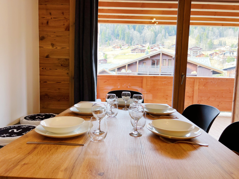 Carmine-A201-table-cuisine-location-appartement-chalet-Les-Gets