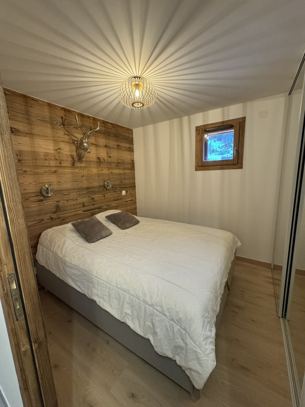 Carmine-Lodge-A205-chambre-lit-double-location-appartement-chalet-Les-Gets