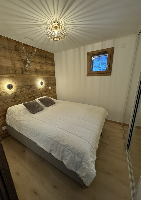 Carmine-Lodge-A205-chambre-lit-double-location-appartement-chalet-Les-Gets