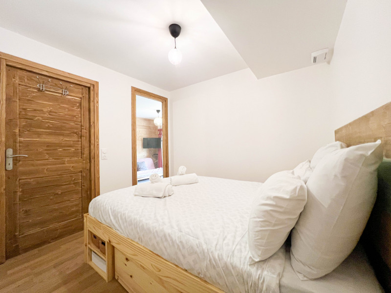 Carmine-Lodge-A206-chambre-lit-double-location-appartement-chalet-Les-Gets