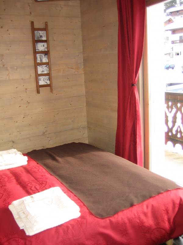 Carry-2-chambre1-location-appartement-chalet-Les-Gets