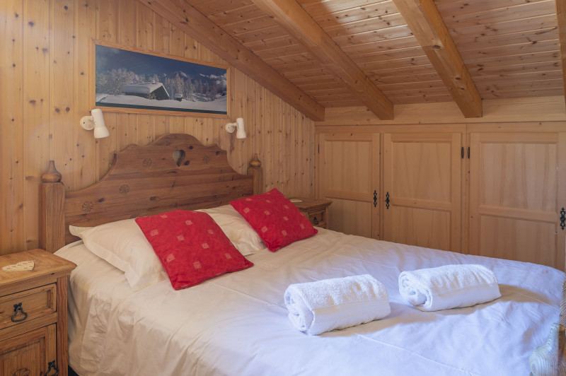 chalet-1066-hibou-chambre-lit-double-location-appartement-chalet-Les-Gets