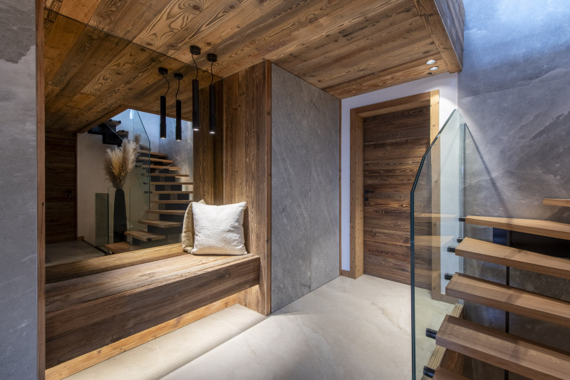 Chalet-Alena-couloir-escalier-location-appartement-chalet-Les-Gets