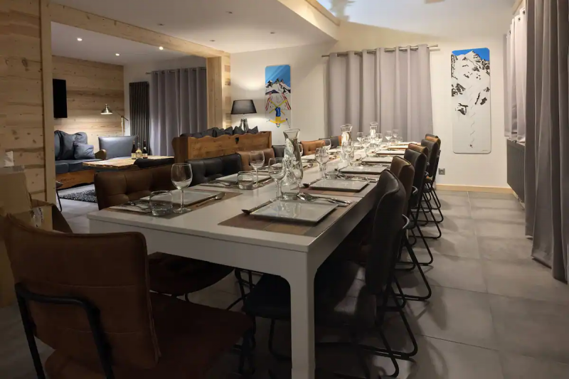 chalet-alpine-loft-la-rocaille-salle-a-manger-location-appartement-chalet-Les-Gets