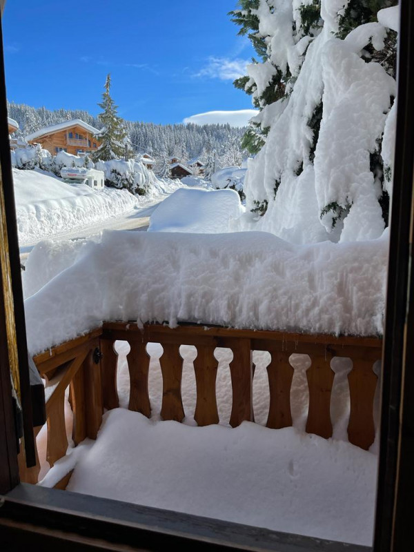 Chalet-bleu-vue-hiver-location-appartement-chalet-Les-Gets