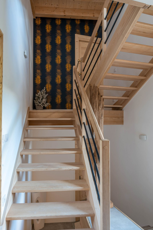 chalet-cocoon-escalier-location-appartement-chalet-Les-Gets