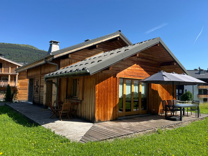 chchalet-de-l-arbalou-exterieur-ete-terrasse-location-appartement-chalet-Les-Gets chalet-de-l-arbalou-exterieur-ete-terrasse-location-appartement-chalet-Les-Gets