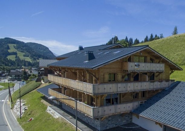 Chalet-des-Perrieres-exterieur-ete-location-appartement-chalet-Les-Gets