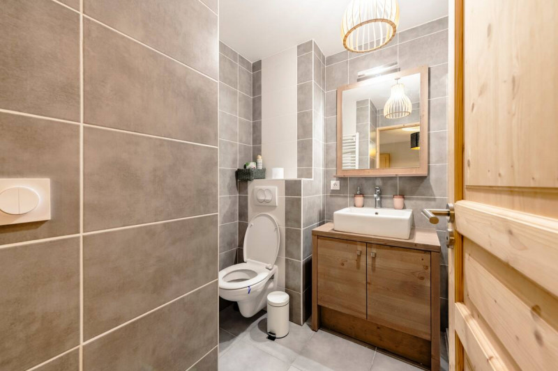 Chalet-des-Perrieres-salle-de-bain-location-appartement-chalet-Les-Gets