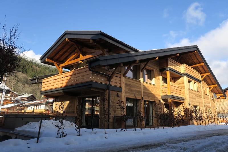 Chalet-du-Coin-exterieur-hiver-location-appartement-chalet-Les-Gets