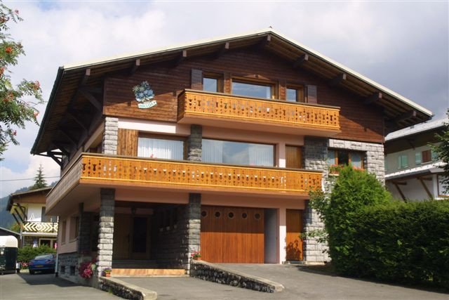 Chalet-Holiday-exterieur-été-location-appartement-chalet-Les-Gets