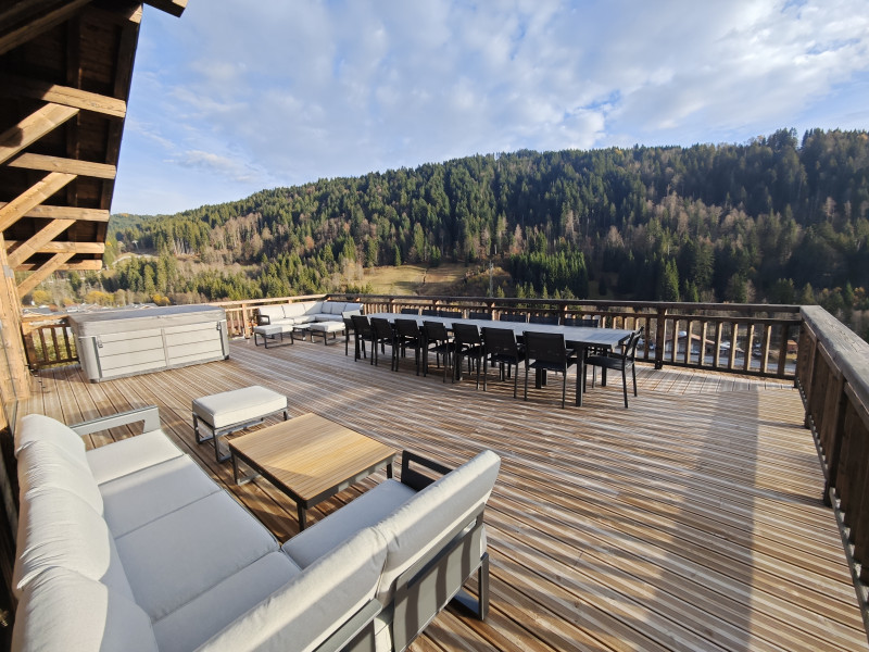 Chalet-Magy-1-terrasse-jacuzzi-location-appartement-chalet-Les-Gets