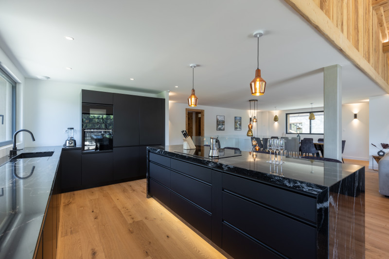 Chalet-Magy-3-salle-a-manger-cuisine-location-appartement-chalet-Les-Gets