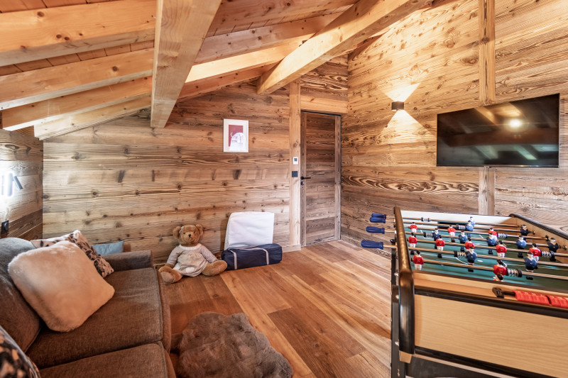 Chalet-Monet-salle-de-jeu-babyfoot-tv-location-chalet-appartement-Les-Gets Chalet-Monet-salle-de-jeu-babyfoot-tv-location-chalet-appartement-Les-Gets