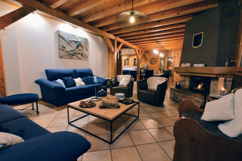 chalet-novelin-salon-sejour-appartement-chalet-Les-Gets