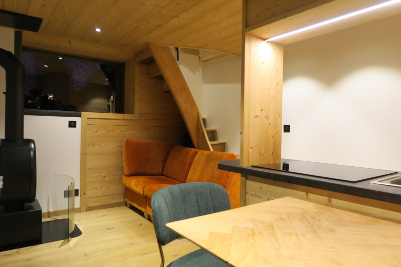 Chalet-Rocade-Mazot-salon-cuisine-salle-a-manger-location-appartement-chalet-Les-Gets